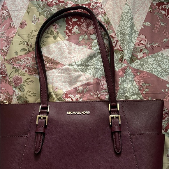 Michael Kors Burgundy Saffiano Leather Tote with Gold Hardware - Picture 2 of 9